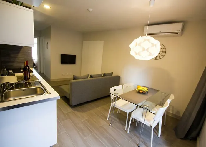 Ms Apartamentos, * שטובל