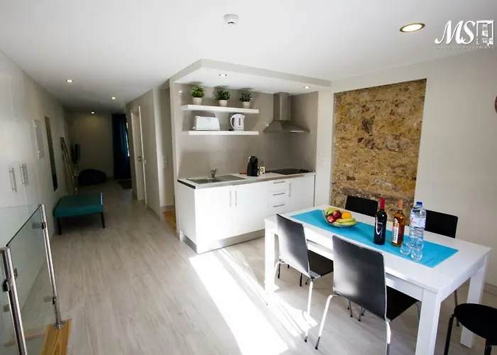 Ms Apartamentos, שטובל